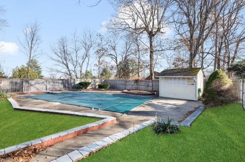 10 Nanci Karen Dr, Warwick, RI 02886 exterior