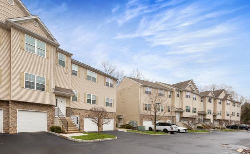 14 Riverview Ct, Brookfield-Center, CT exterior