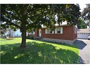 61 Wakeley St, Huntington, CT 06484 exterior