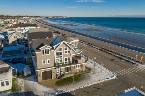 741 Ocean Blvd, Hampton, NH 03842 exterior