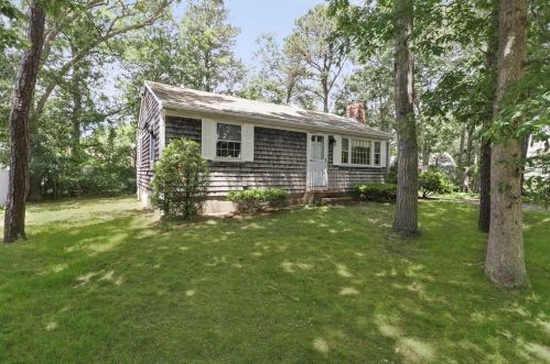 15 Rosemary Ln, Yarmouth, MA 02673 exterior