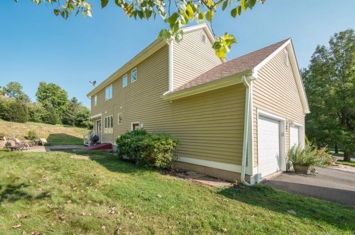 17 Yellow Hill Rd, Middletown, CT 06457 exterior