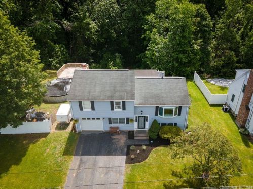 17 Kimberly Dr, Enfield, CT 06082 exterior