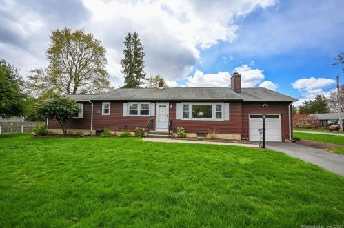 6 Steven St, Wallingford, CT 06492 exterior