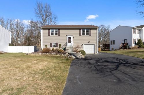 17 Moss Ln, Coventry, RI 02816 exterior