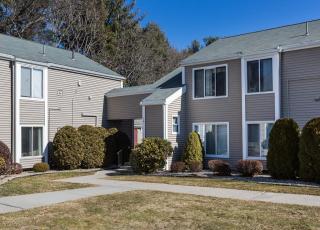 74 Nassau Dr, Springfield, MA 01129 exterior