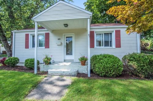 25 Maple Dr, North-Kingstown, RI 02852 exterior