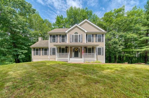 104 Old Chester Rd, Derry, NH 03038 exterior