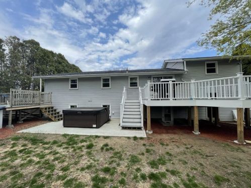 95 Sunnyside Dr, Warwick, RI 02889 exterior