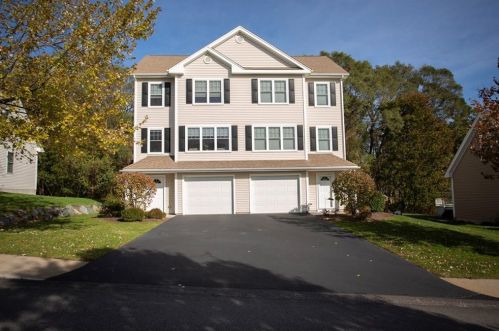 33 Berm Dr, Valley Falls, RI 02864 exterior