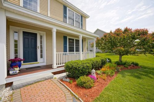18 Pineo Farms Rd, Seabrook, NH 03874 exterior