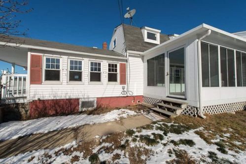 592 Portland Ave, Rollinsford, NH 03869 exterior