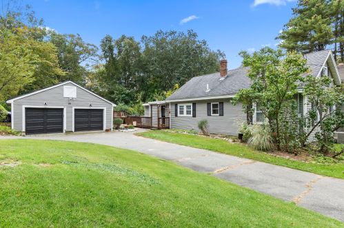 39 Pollard Rd, Plaistow, NH 03865 exterior
