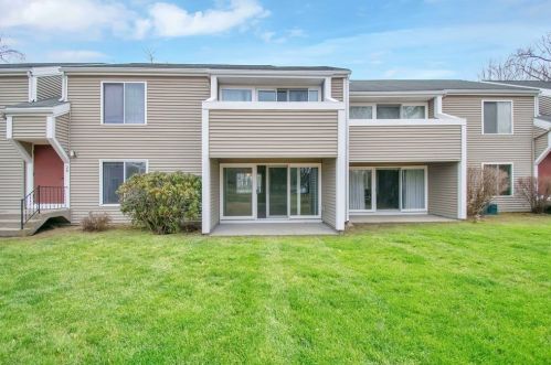 37 Nassau Dr, Springfield, MA 01129 exterior