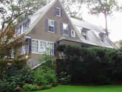 498 Chestnut St, Newton, MA 02468 exterior