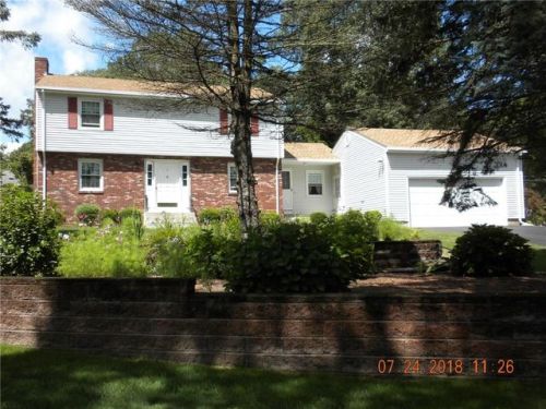 7 Morpheus Dr, Cumberland, RI 02864 exterior