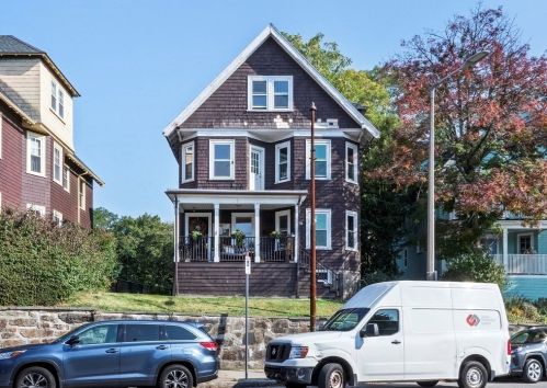 576 Centre St, Roxbury-Xing, MA 02119 exterior