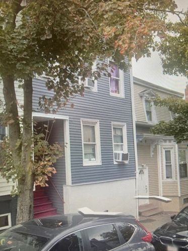 131 Brooks St, Roxbury-Xing, MA 02135 exterior