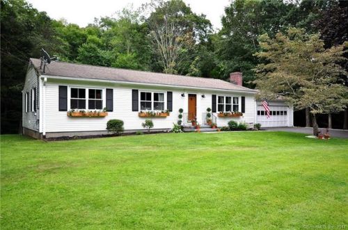 27 Ridgewood Rd, Woodbury, CT 06798 exterior