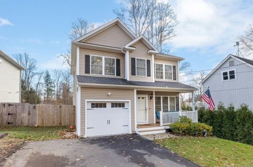 9 Orowoc Trl, Huntington, CT 06484 exterior
