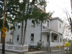 8 Middle St, Newton, MA 02458 exterior