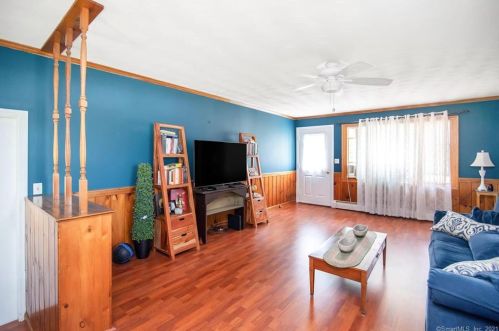 28 Marshall Rd, Windsor Locks, CT 06096 exterior
