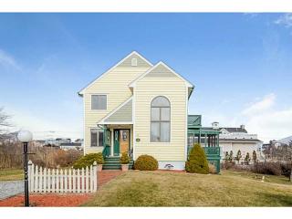 18 Village Ln, Narragansett, RI 02882 exterior