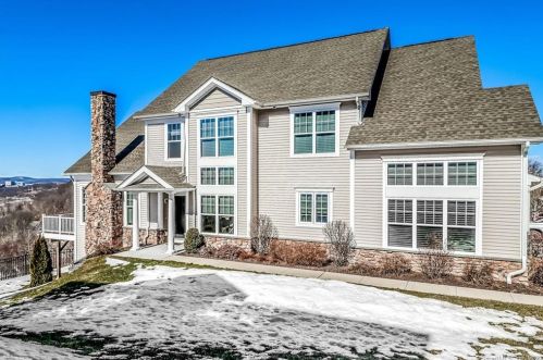 23 Hunting Ridge Ln, Bethel, CT exterior