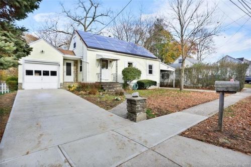 305 Lynne Pl, Bridgeport, CT 06610 exterior