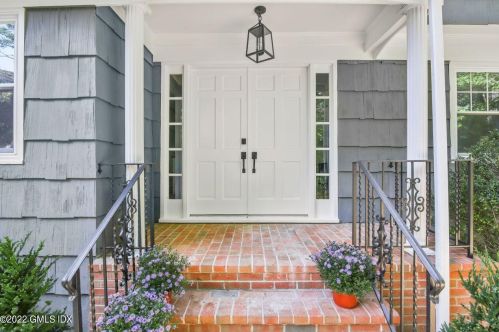 135 Dundee Rd, Stamford, CT 06903 exterior