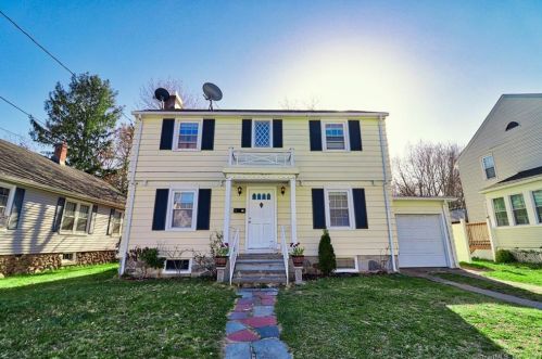 76 Lydia St, Waterbury, CT 06705 exterior