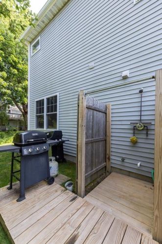 67 Sarasota Ave, Narragansett, RI 02882 exterior