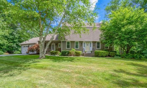8 Karen Cir, Hebron, CT 06248 exterior