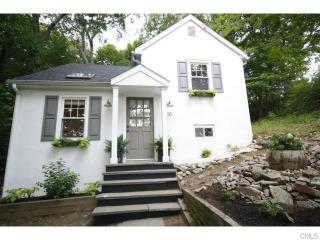 10 Buttonball Trl, Norwalk, CT 06851 exterior
