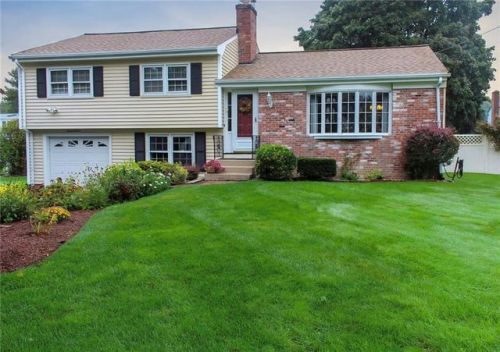 27 Juniper Rd, Seekonk, MA 02771 exterior