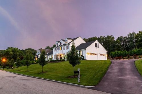 3 Alyssa Ln, Lincoln, RI 02865 exterior