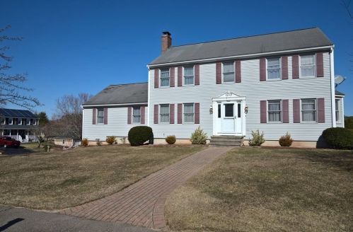 8 Sparrow Rd, Stoughton, MA 02072 exterior