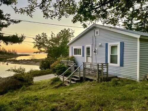49 Dyers Island Rd, Vinalhaven, ME 04863 exterior