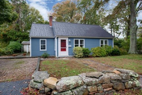 14 Amvets Ave, Falmouth, MA 02540 exterior