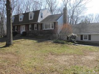 81 Ridgeview Cir, Guilford, CT 06437 exterior