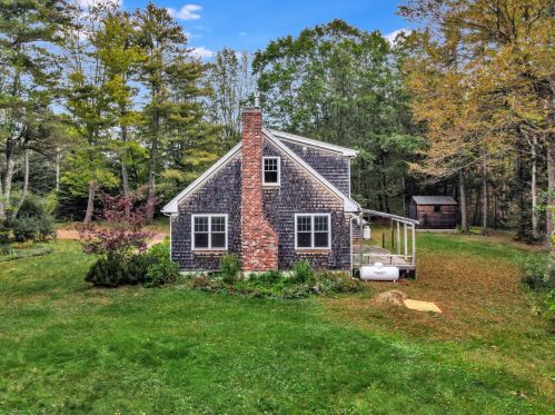 8 Oak Ridge Rd, Brunswick, ME 04011 exterior