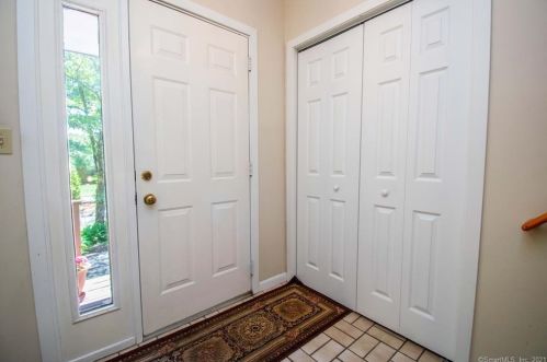 23 Shadowwood Cir, Upper-Stepney, CT 06468 exterior