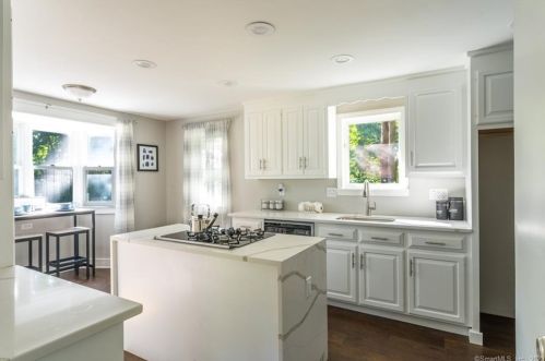 50 Washington St, Glastonbury, CT 06033 exterior