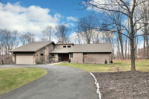 15 Scenic Hill Ln, Upper Stepney, CT 06468 exterior