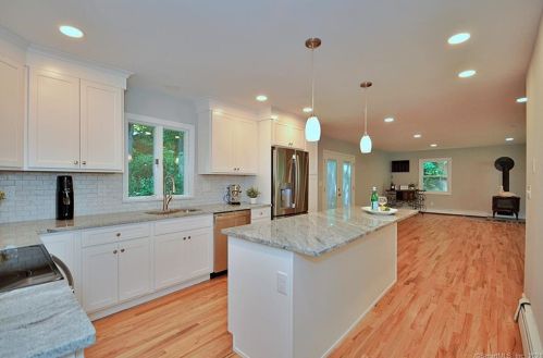 24 Lakeview Terrace Ext, Sandy Hook, CT 06482 exterior