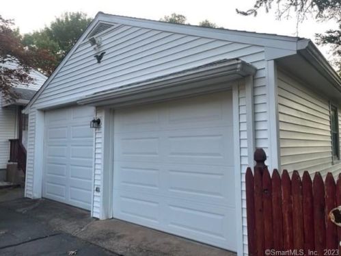 340 Middlefield St, Middletown, CT 06457 exterior
