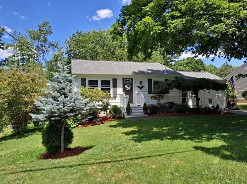 27 Broadview Ave, Cumberland, RI 02864 exterior