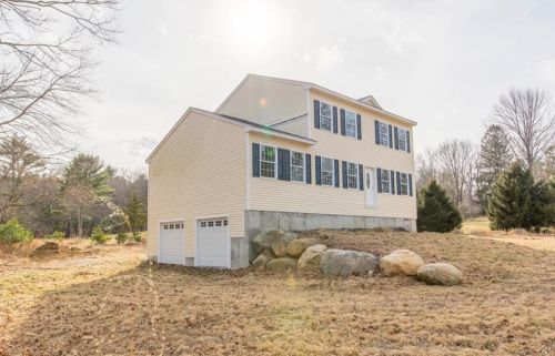 522 Fish Hill Rd, West Greenwich, RI 02817 exterior