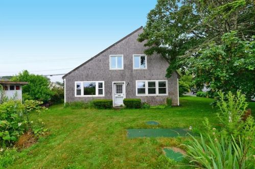 16 Conch Rd, Narragansett, RI 02882 exterior