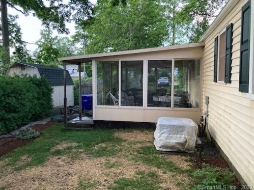 25 Emerson Rd, East-Hampton, CT 06424 exterior